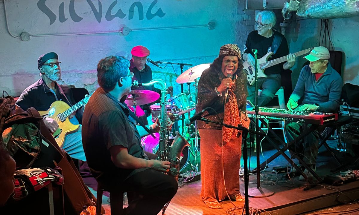 Tina Fabrique with Phils House of Blues 2025 crop (1)